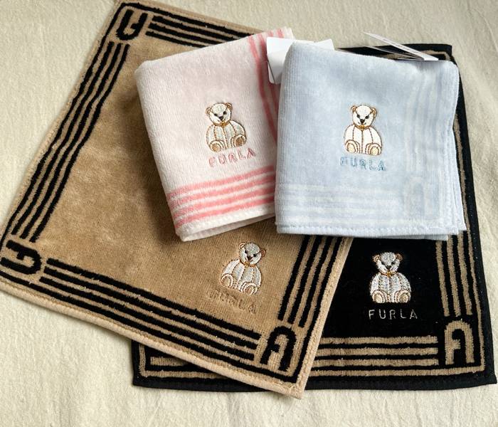 フルラ ハンカチ レディース 【ハンカチ・メール便お届】フルラ【FURLA】クマの刺繍・かわいい・ミニタオルハンカチ(23×23cm)　オシャレで可愛い・プチギフト・お礼・お返し・贈り物　ギフト・プレゼント　女性・子供・誕生日　ブラック・ベージュ・ピンク・水色